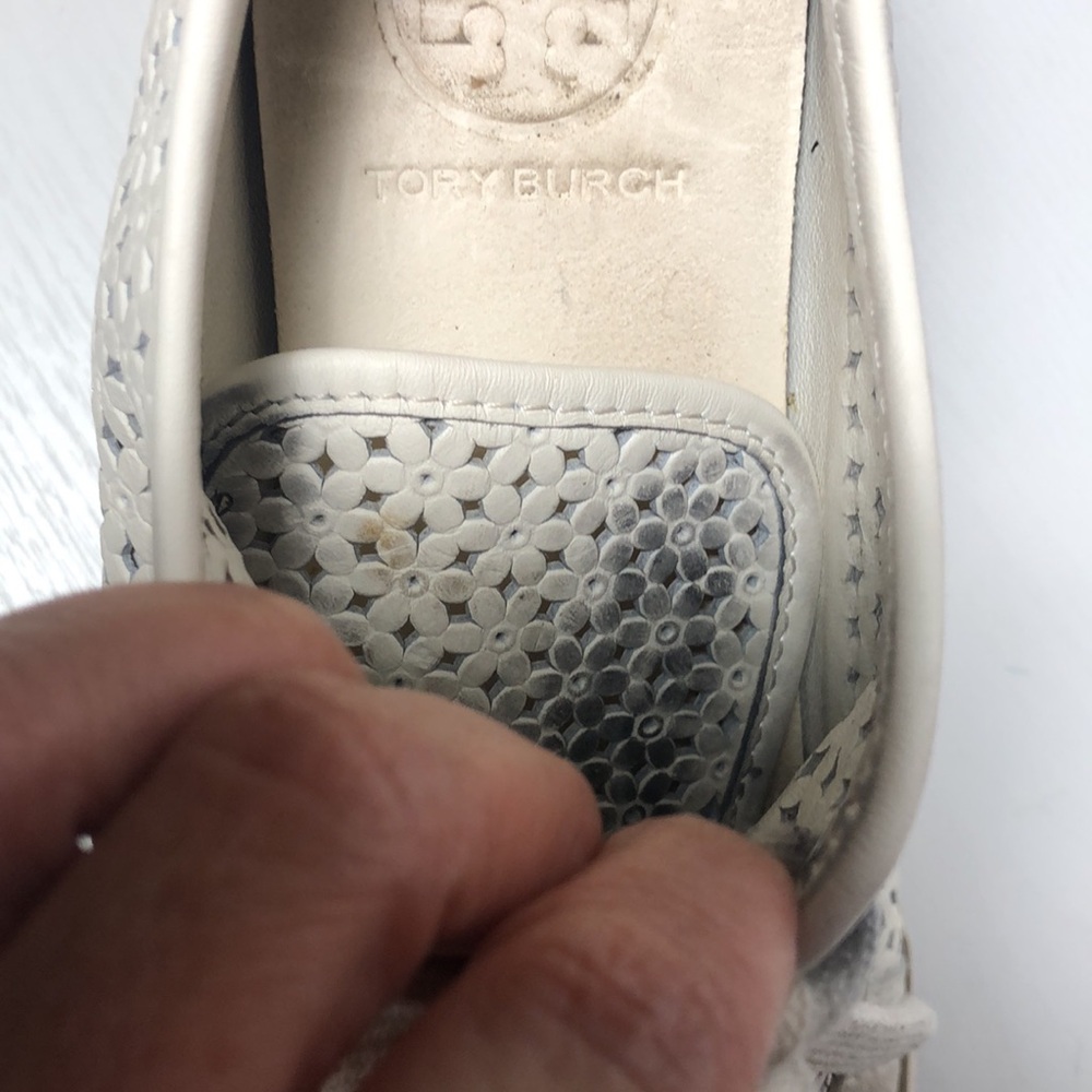 Tory Burch White Tan laser cut leather daisy sneakers women’s size 6.5 - Picture 12 of 13